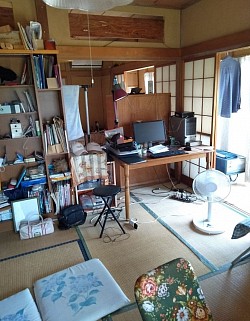 まったくオフィースではないですね、しかし、このリアルのなかから探偵ははじまりました。